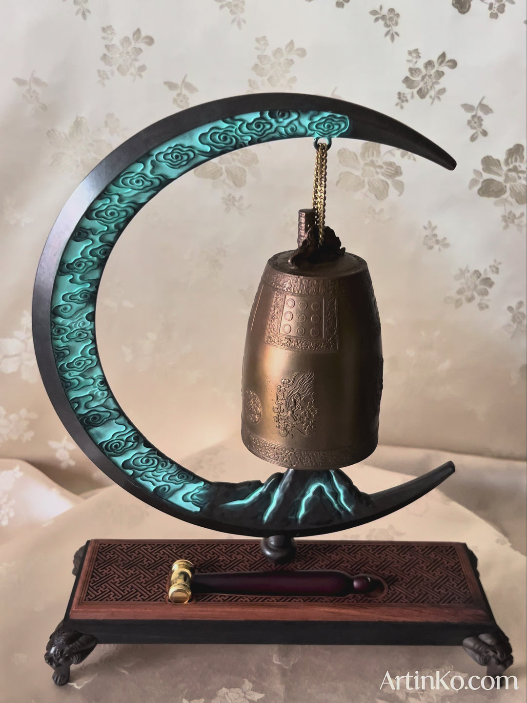 Bronze Bell on Crescent Moon Stand: Cheongwol Bell, Sacred Bell of King Seongdeok Motif