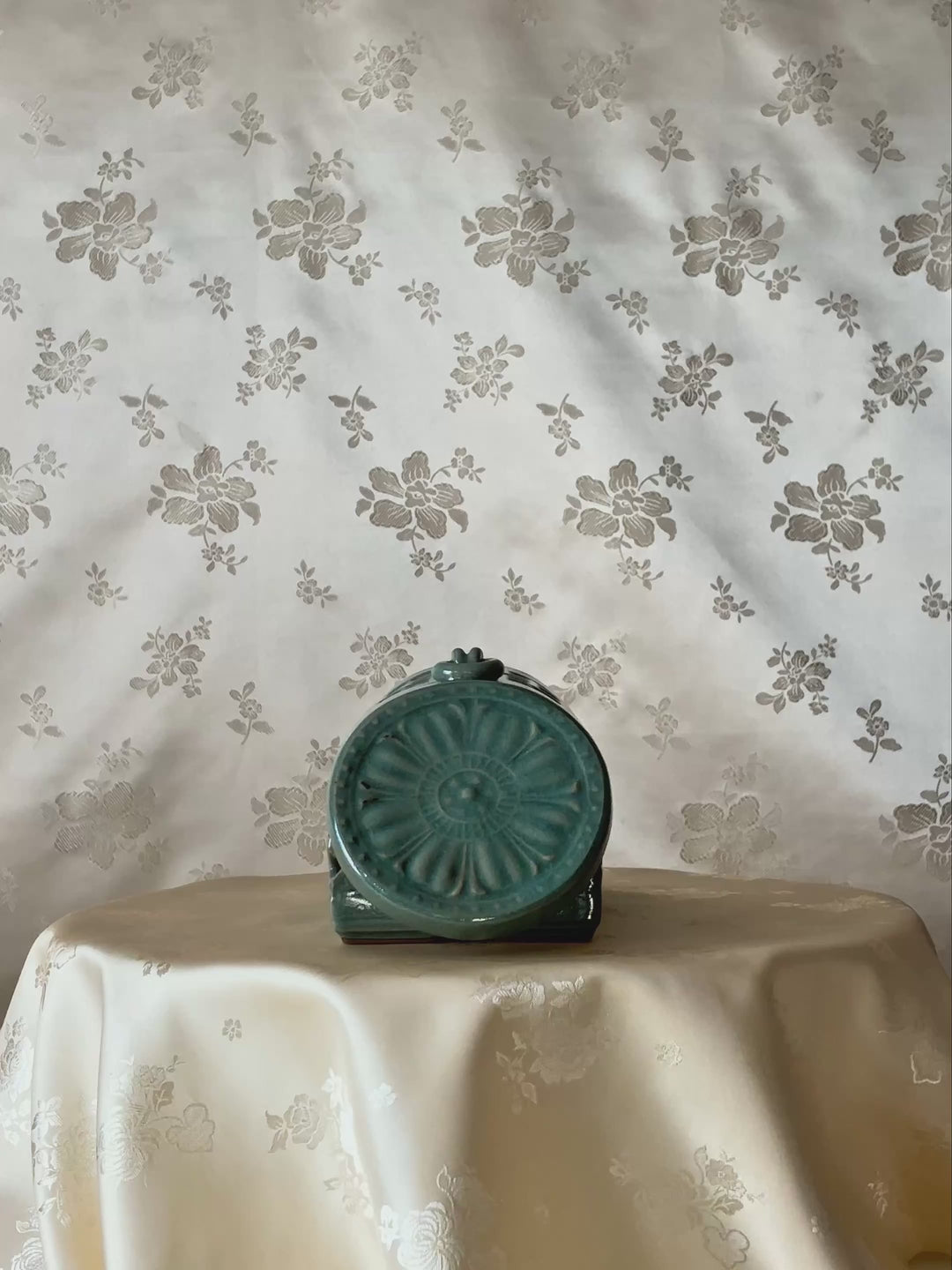 Celadon Lidded Box (Hap): Lotus Sumaksae Roof-Tile Motif