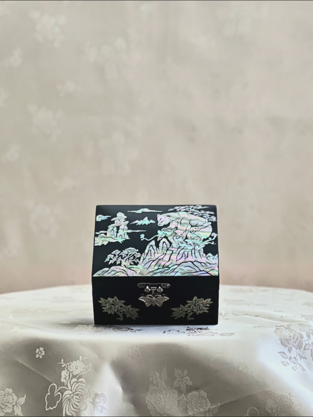 Mother-of-Pearl Ring Box: Bear, Rocky Mountains, Inuksuk and Maple Leaf Motifs