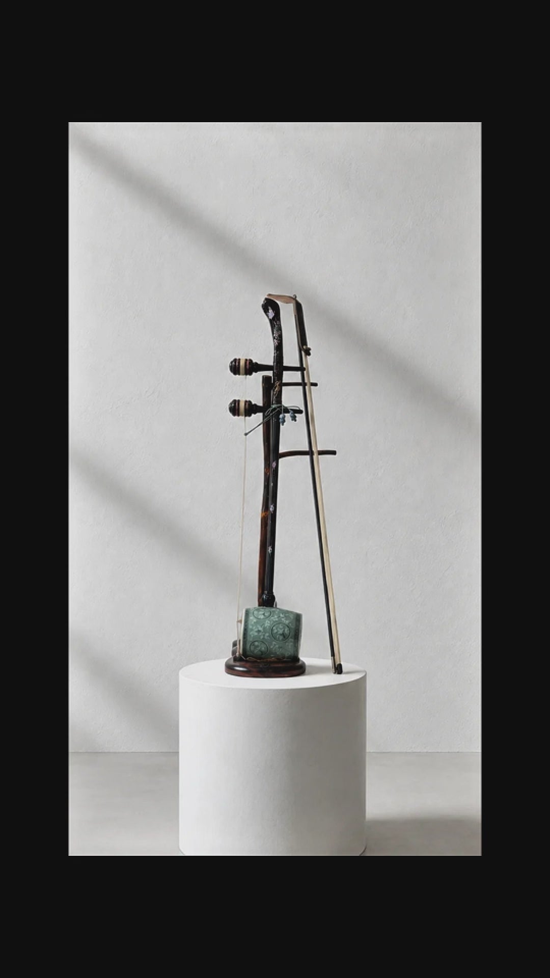 Celadon Haegeum: Inlaid Cloud-and-Crane Motif