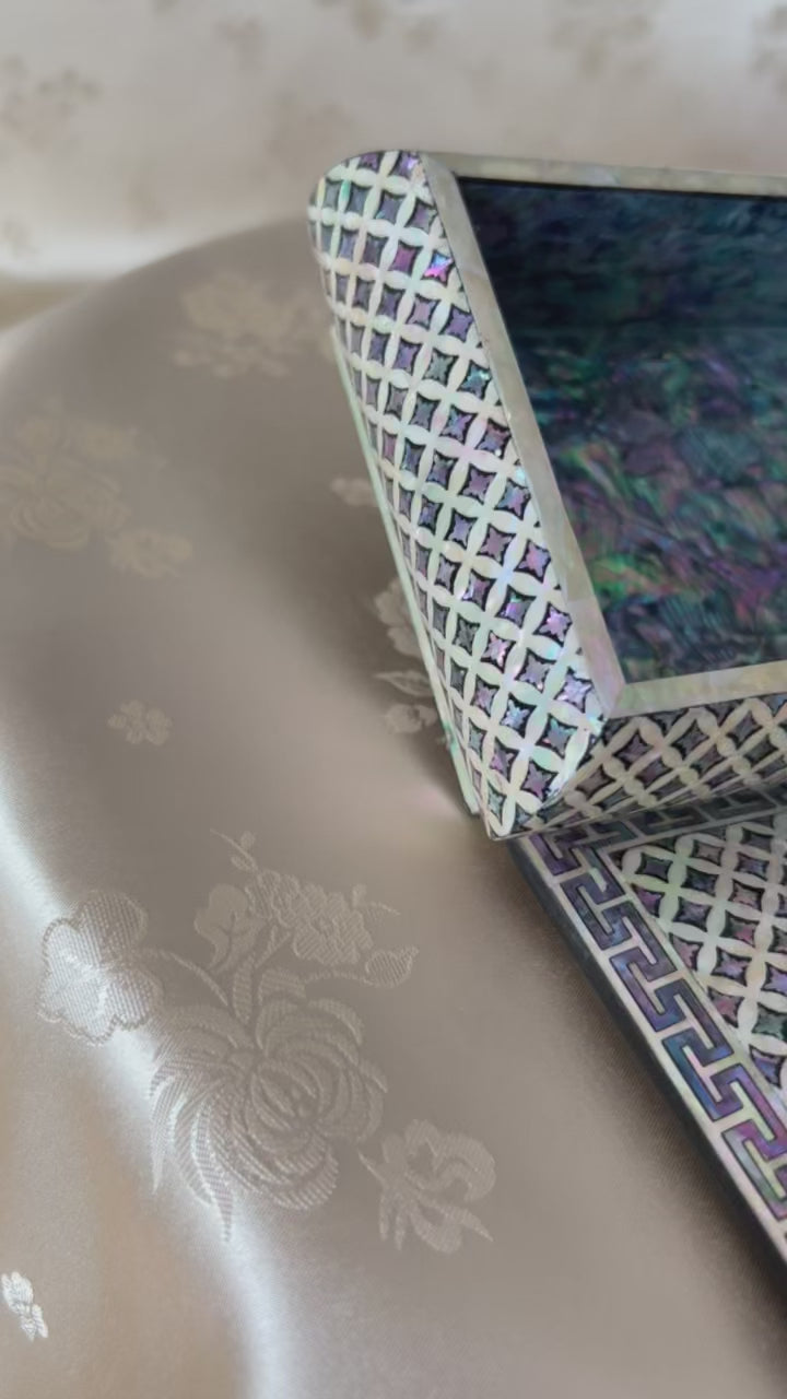 Mother of Pearl Jewelry or Cutlery Box with Chilbo Pattern (자개 칠보문 수저함)