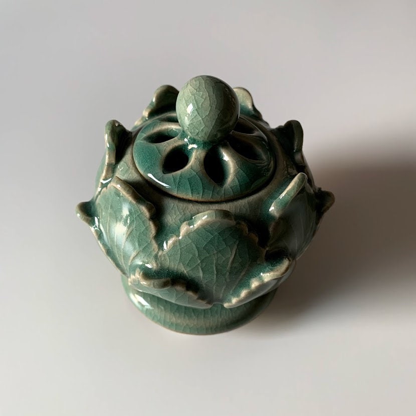 Celadon Lotus Shaped Incense Burner (청자 연화형 향로)