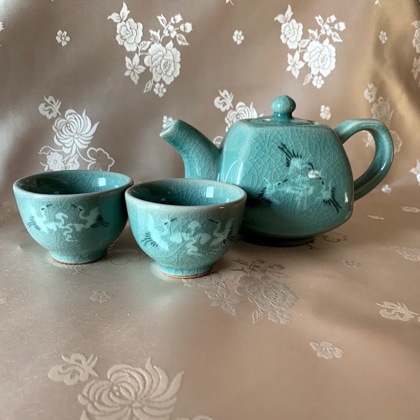 Seladon-Set bestehend aus Teekanne und Tassen mit eingelegtem Kranich- und Wolkenmuster (2. Geburtstag)