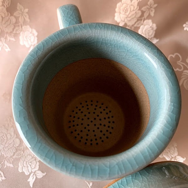 Celadon Tea Mug Cup with Inlaid Cloud and Crane Pattern (청자 상감 운학문 머그잔)
