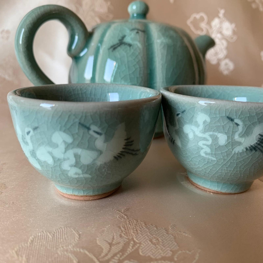 Celadon Set of Pumpkin Shaped Tea Pot and Cups with Inlaid Crane and Cloud Pattern (청자 상감 운학문 2인 다기 세트)
