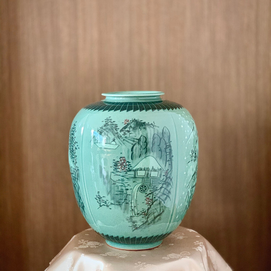 韓国の伝統的な青磁の四季を描いたユニークな花瓶