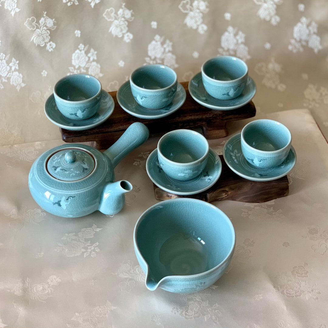 Celadon Tea Set for 5 People with Inlaid Crane and Cloud Pattern (청자 상감 운학문 5인 다기 세트)