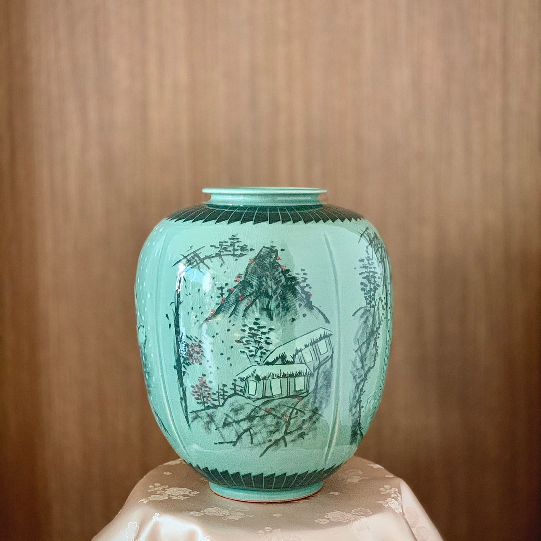 韓国の伝統的な青磁の四季を描いたユニークな花瓶