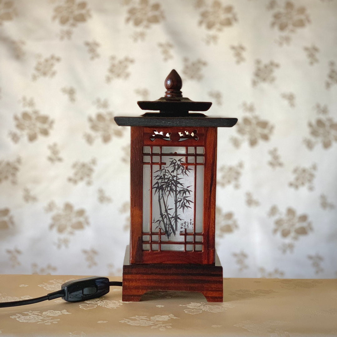 Koreanische traditionelle Pagoden-Holzlampe – Dunkelbraun