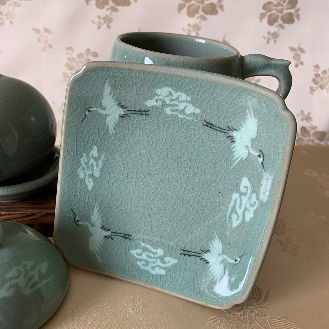 Celadon Crane Egg Shaped Tea Cup with Inlaid Crane and Cloud Pattern (청자 상감 운학문 학란형 다기)