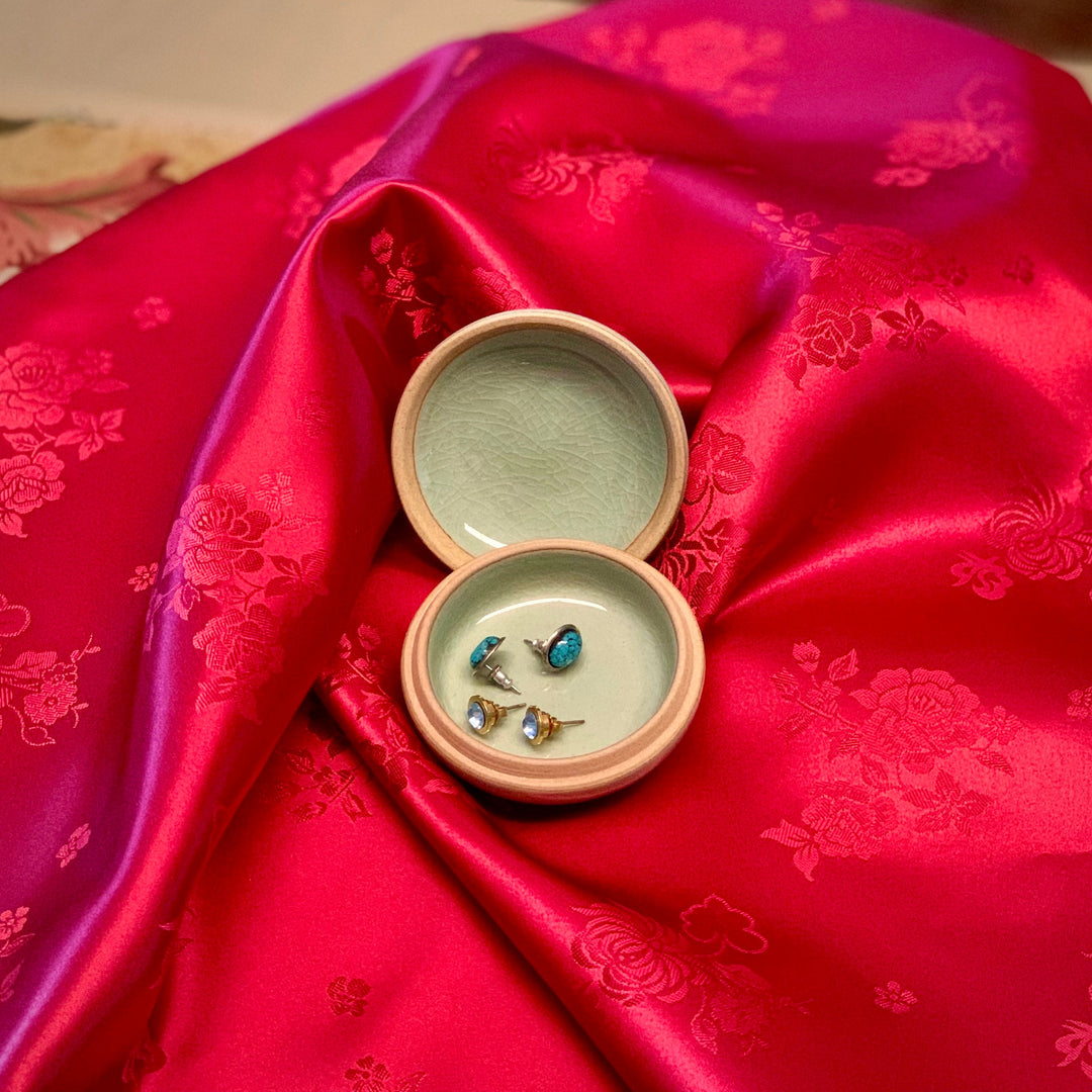韓国の伝統的な青磁の赤い花の宝石箱 S サイズ