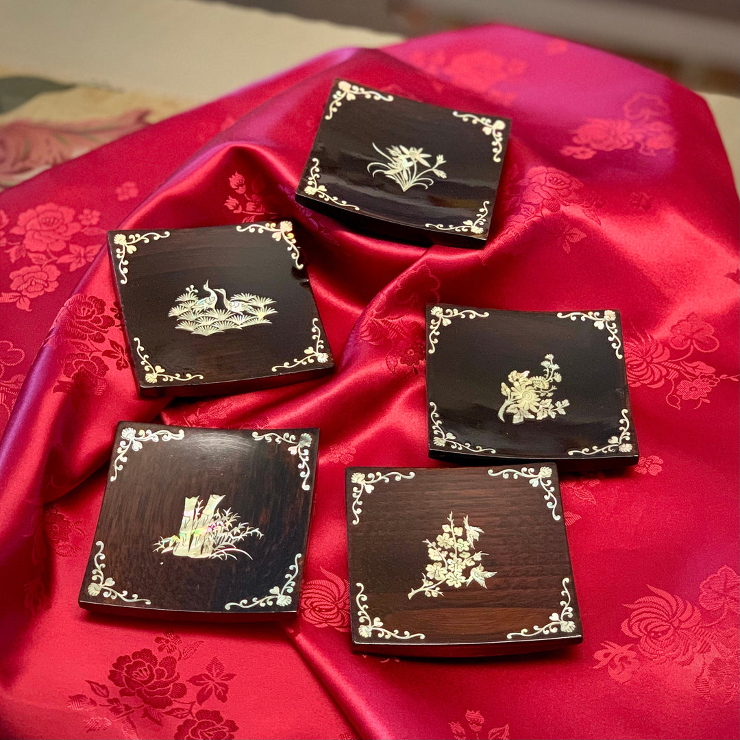 Koreanisches traditionelles handgefertigtes Perlmutt-Set mit 5 Tassenuntersetzern aus Holz