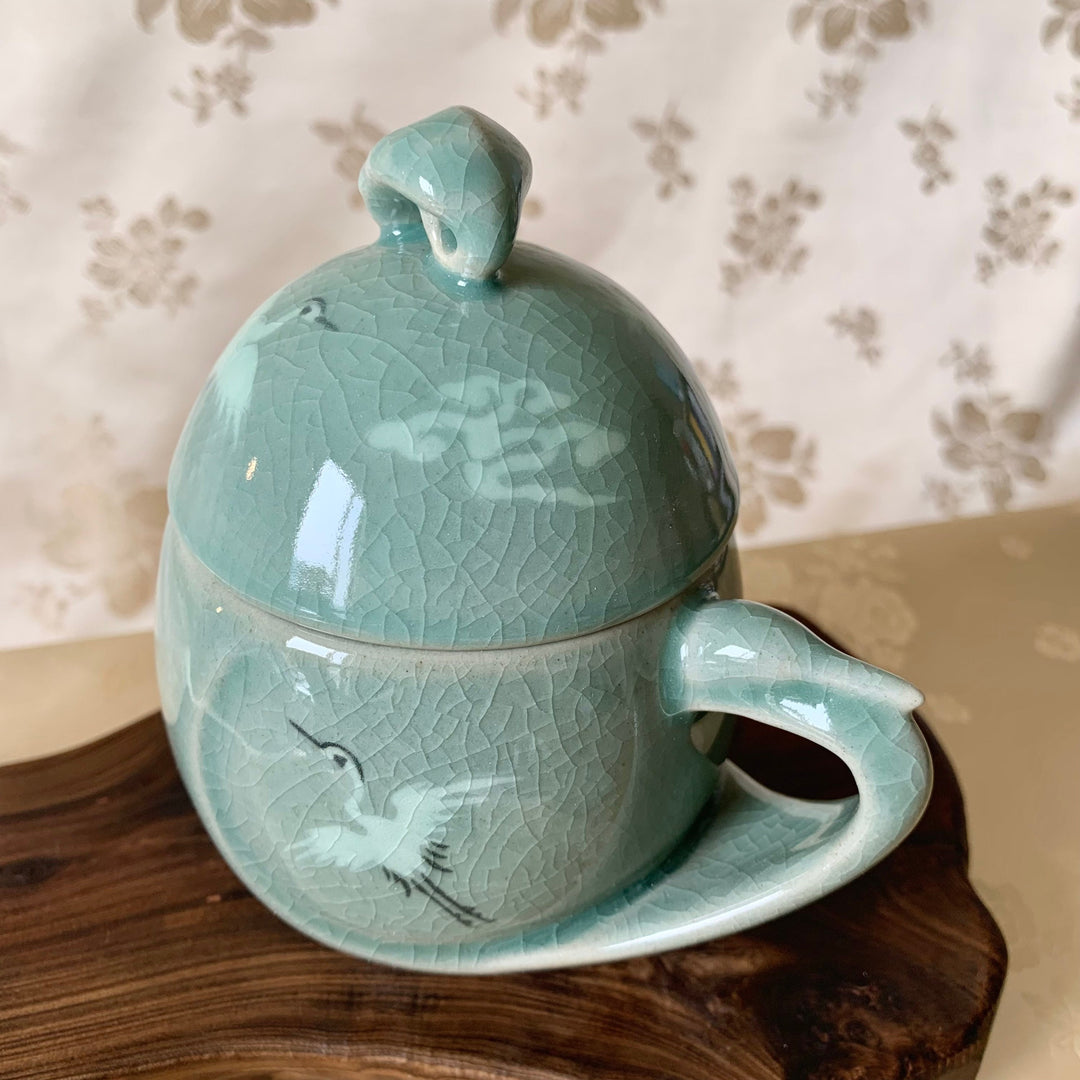Crane Egg Shaped Celadon Tea Cup with Inlaid Crane and Cloud Pattern (청자 상감 운학문 다기)