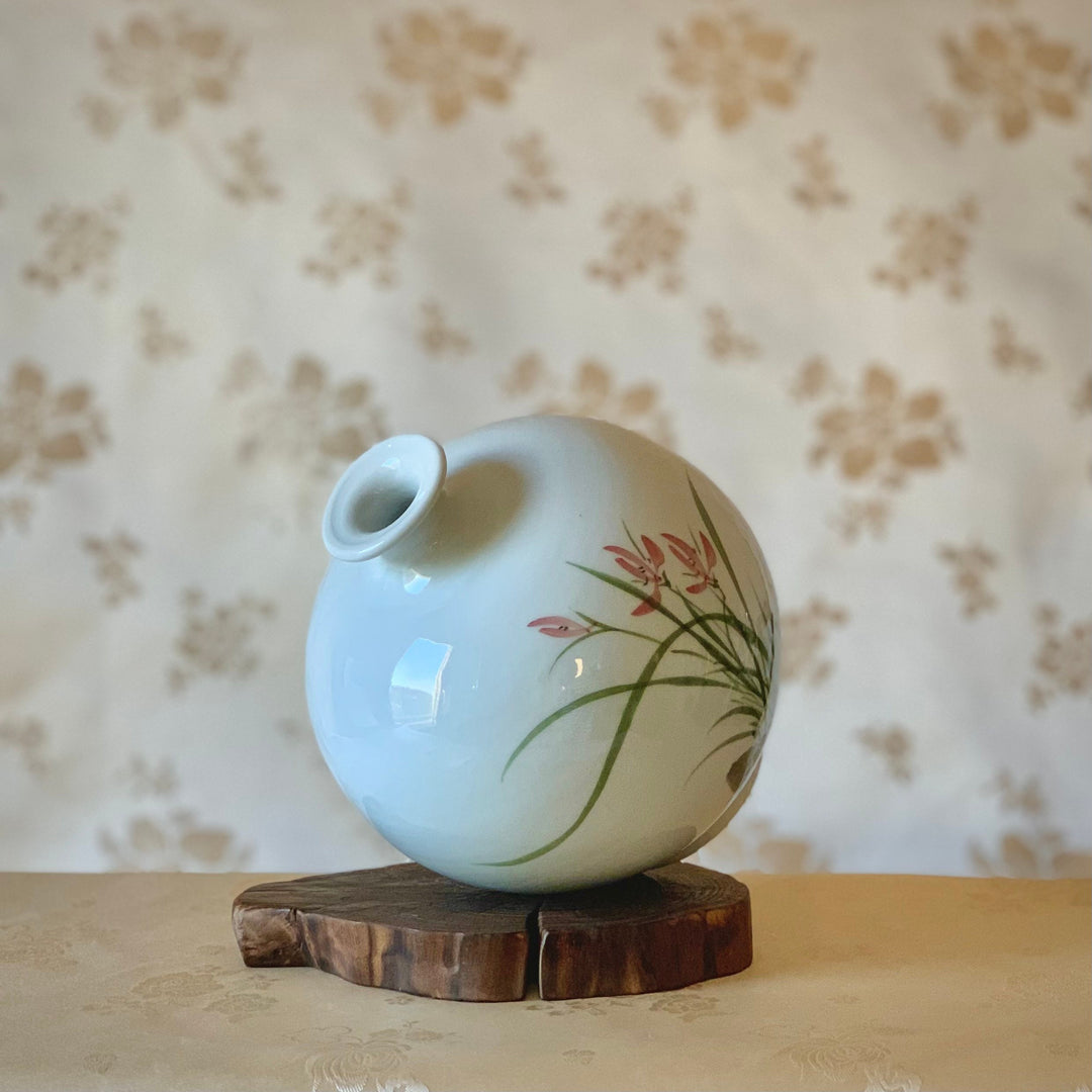 Rare Wild flower collection Korean white porcelain Baekja vase with flowers pattern