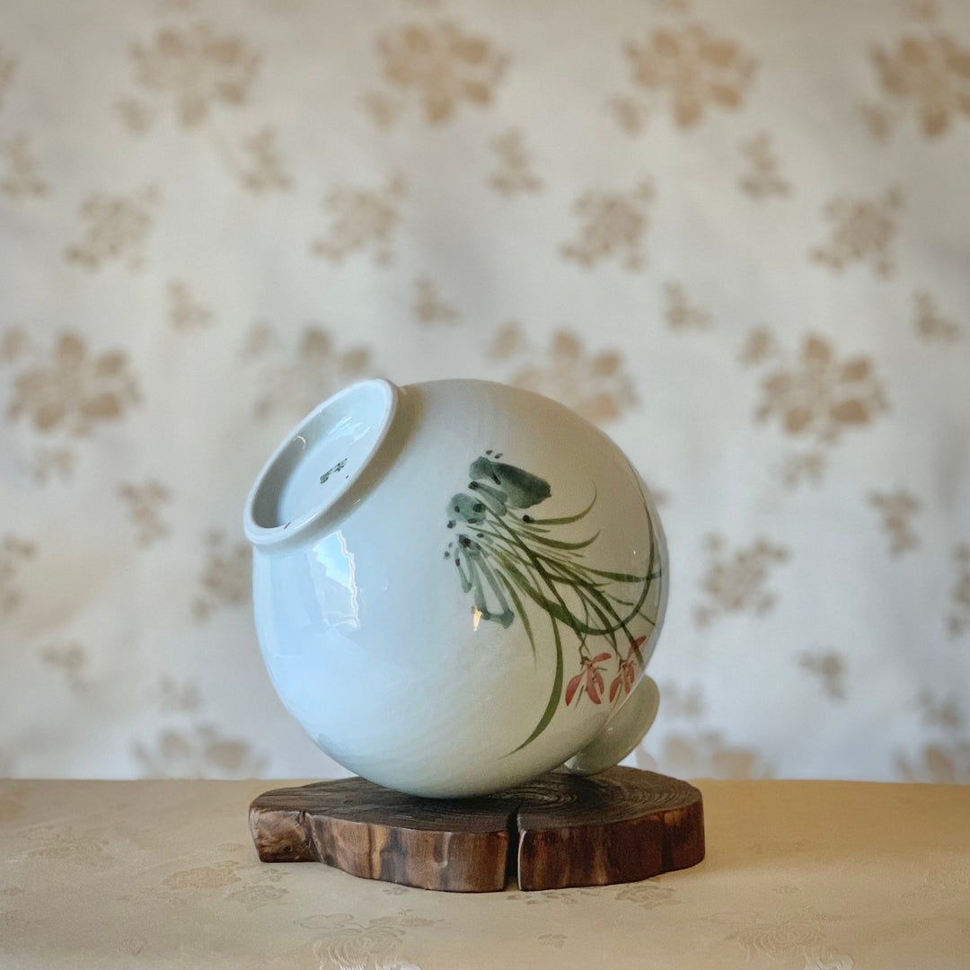 Seltene Wildblumen-Kollektion aus koreanischem Baekja-Vase aus weißem Porzellan mit Blumenmuster