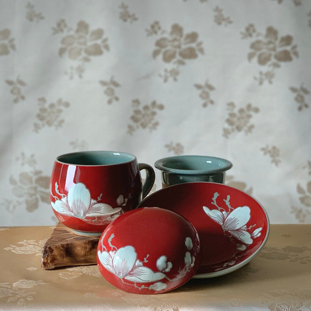 Celadon Set of Red and Black Tea Cups with Embossed Magnolia Pattern (청자 양각 목련문 찻잔 세트)