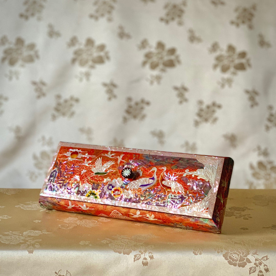Orangefarbene Schmuck- oder Bleistiftbox aus Perlmuttseide mit Kranichmuster (자개 송학문 비단 굴림 필함)