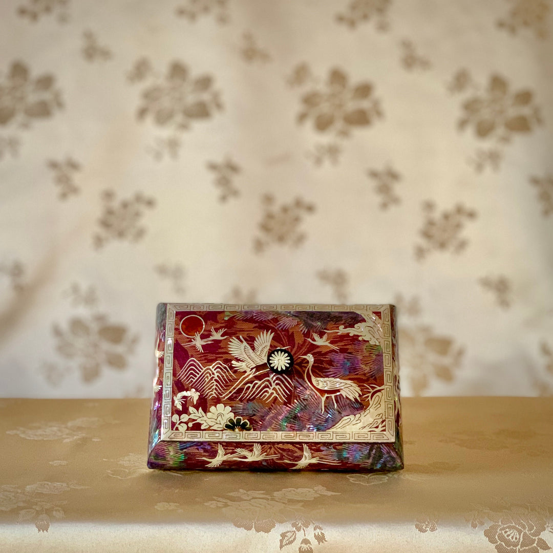 Erstaunliche handgemachte koreanische traditionelle Perlmutt-Lila-Schmuck- oder Visitenkartenbox mit Kranichen