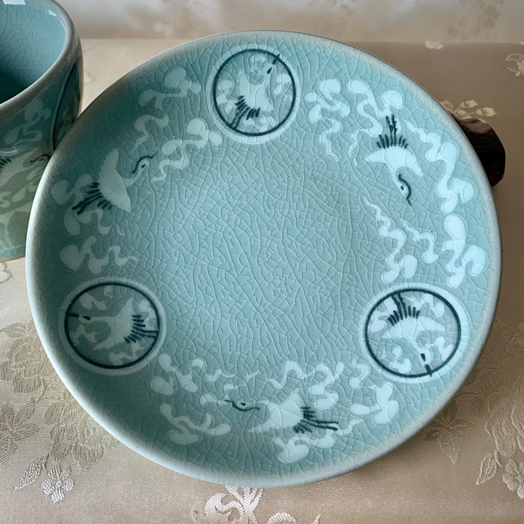 Celadon-Teetassen mit Teller-Set mit Kranich- und Wolkenmuster