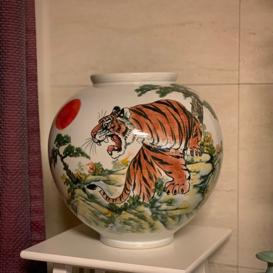 Seltene chinesische Baekja-Vase aus weißem Porzellan mit Mond-Neujahrs-Tiger