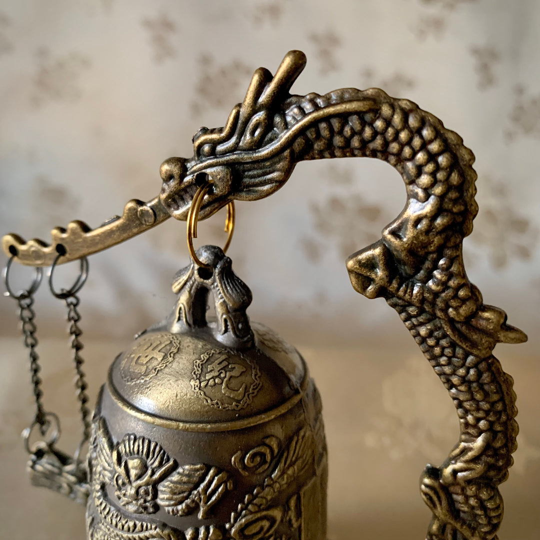 韓国の伝統的な真鍮製の龍仏梵鐘の装飾のミニチュア