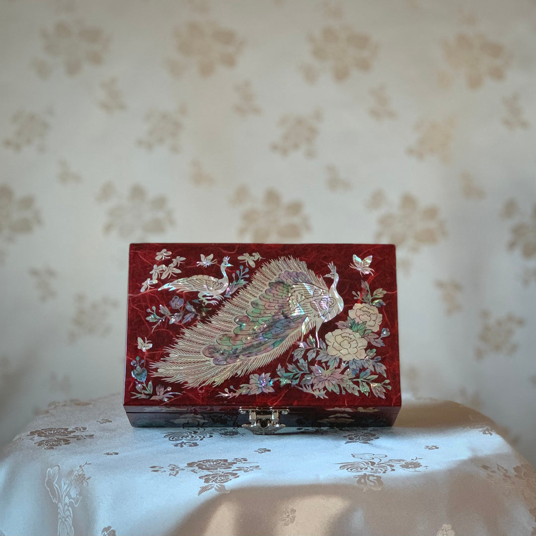美しい韓国の伝統的なマザーオブパールの手作りジュエリーボックス、孔雀付き