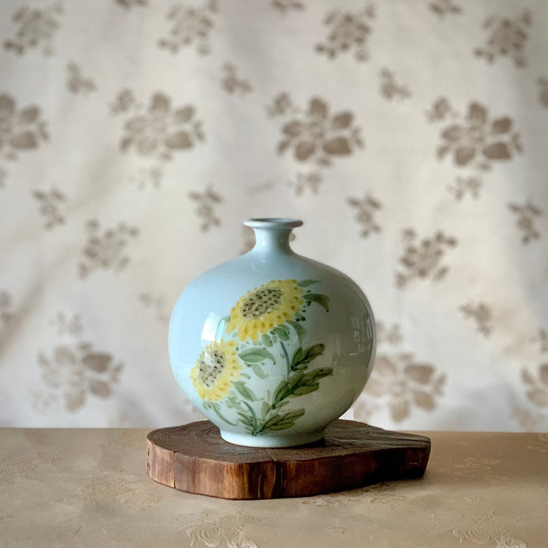 Wunderschöne Wildblumen-Kollektion aus koreanischem Baekja-Vase aus weißem Porzellan mit Sonnenblume