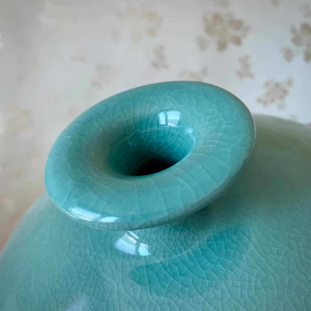 Celadon Vase with Embossed White Flower Pattern (청자 양각 화문 호)