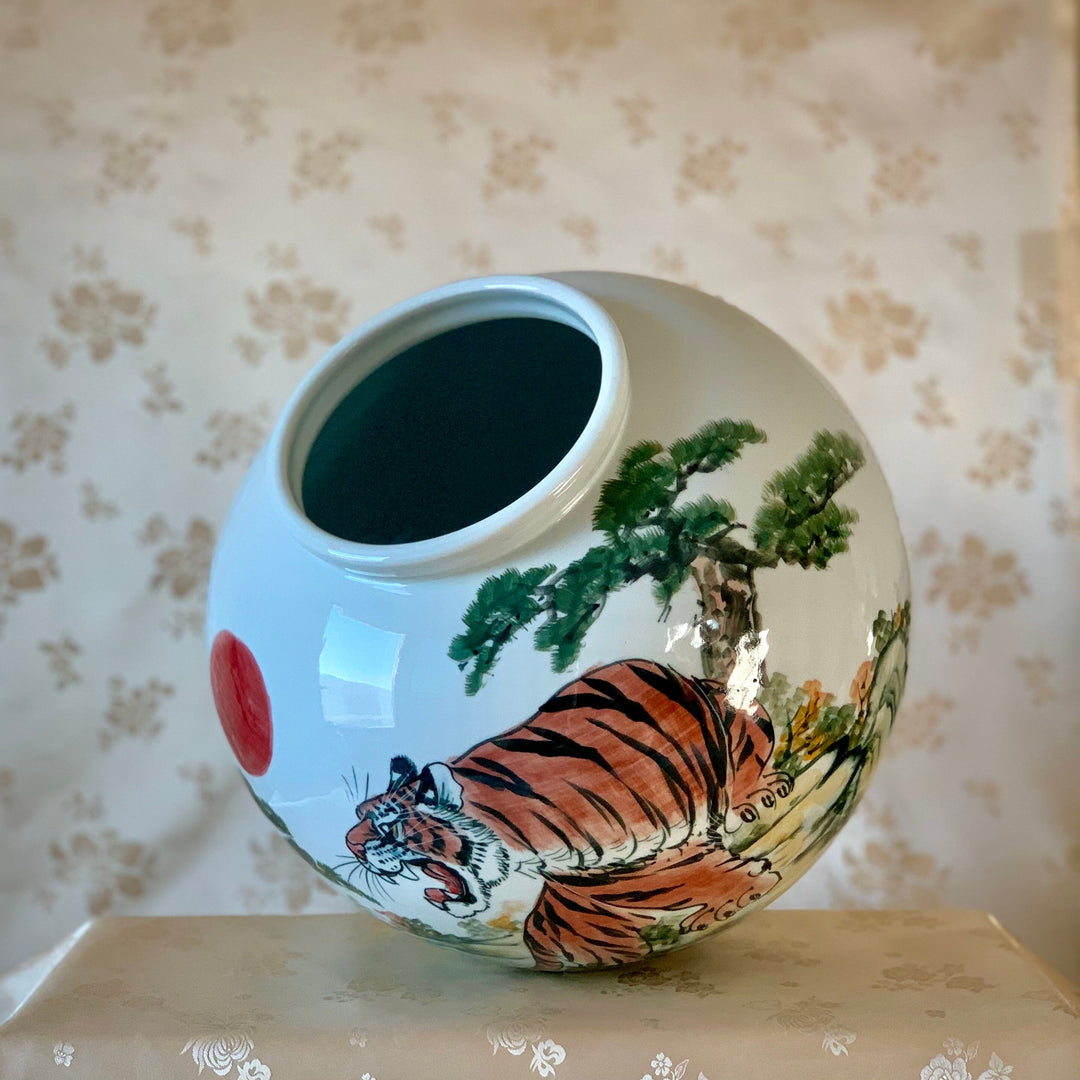 Rare Lunar New Year Tiger Korean white porcelain Baekja vase