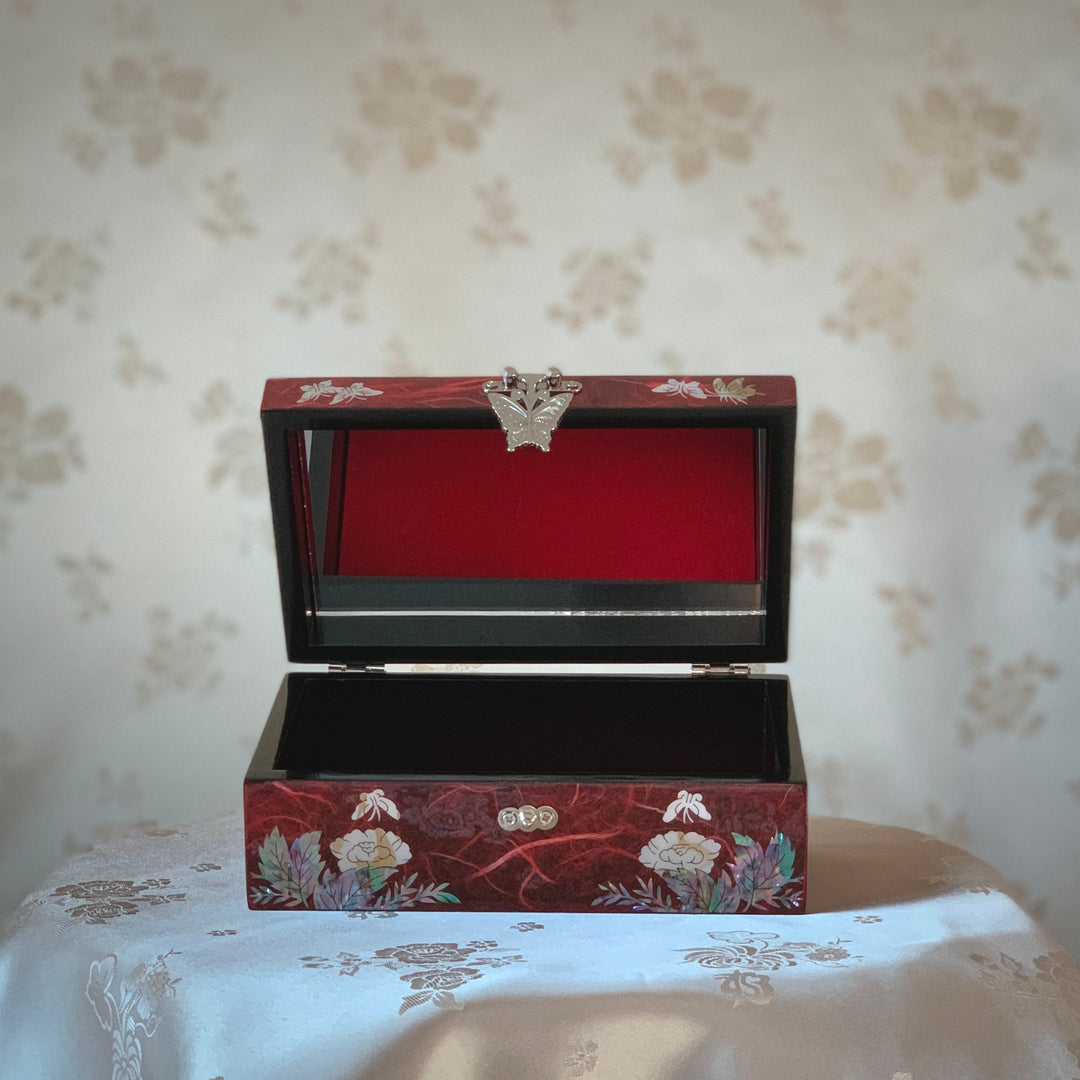 Mother of Pearl Jewelry Box with Peacock Pattern (자개 공작문 보석함)