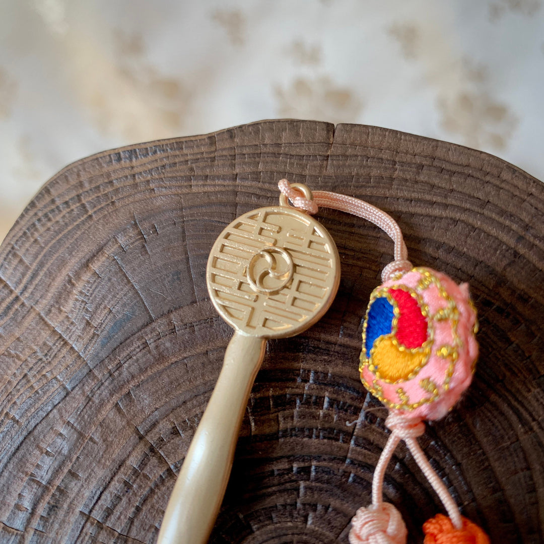 韓国の伝統的な耳かきワックスリムーバーツール、ノリゲ付き