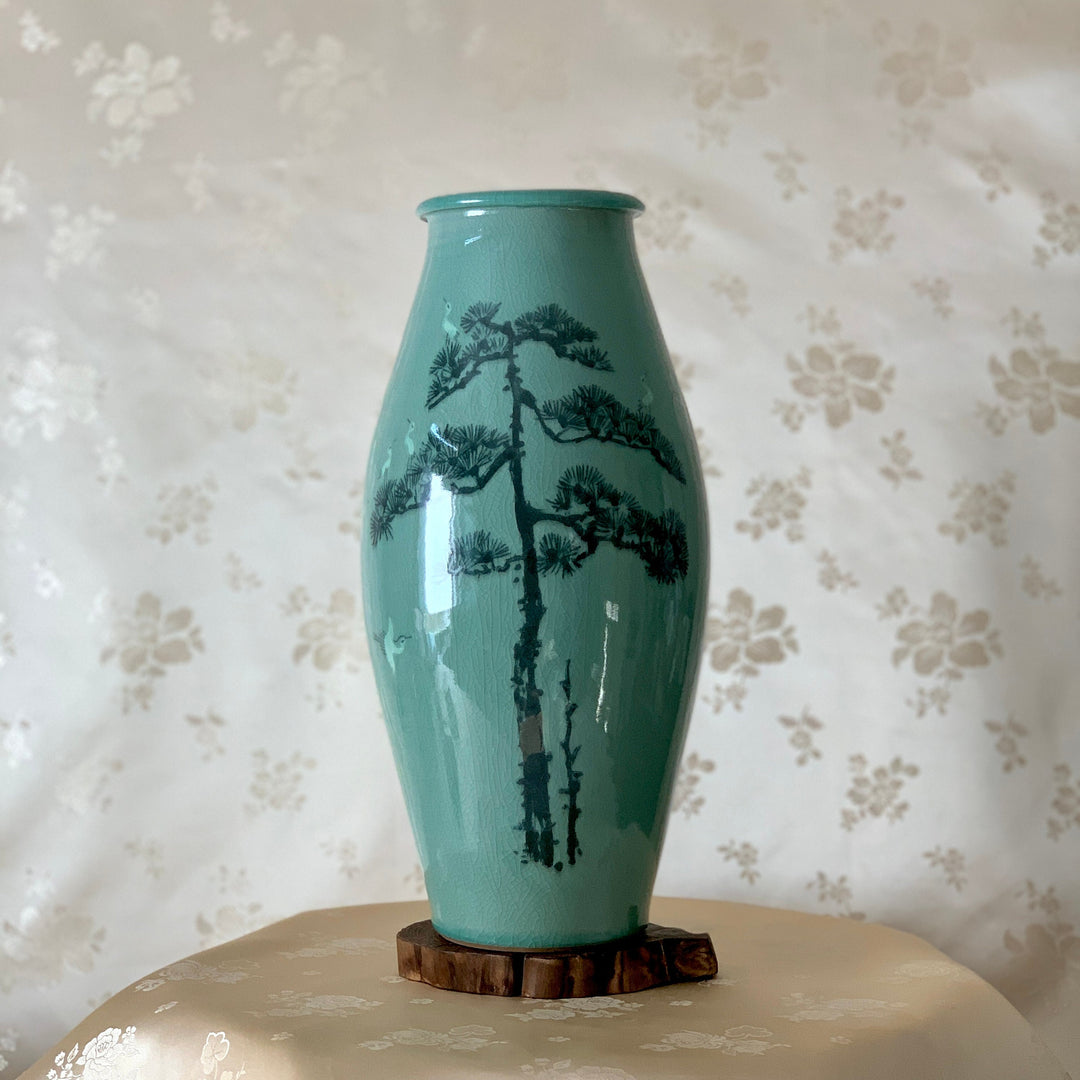 Lange Celadon-Vase mit Kiefernmuster