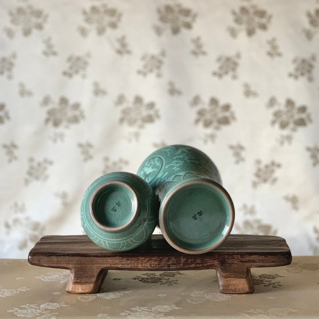 Koreanisches traditionelles Celadon-Vasenset mit Kranichen und Wolken