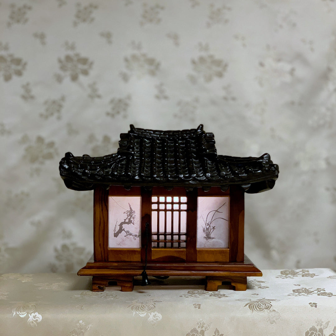 Koreanische traditionelle Akzent-Tischlampe aus Holz mit mittelgroßem Giwa-Dach