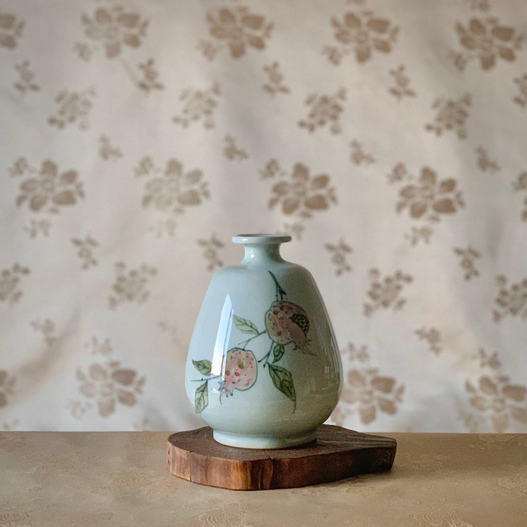 Wunderschöne Wildblumen-Kollektion aus koreanischem Baekja-Vase aus weißem Porzellan mit Granatapfel