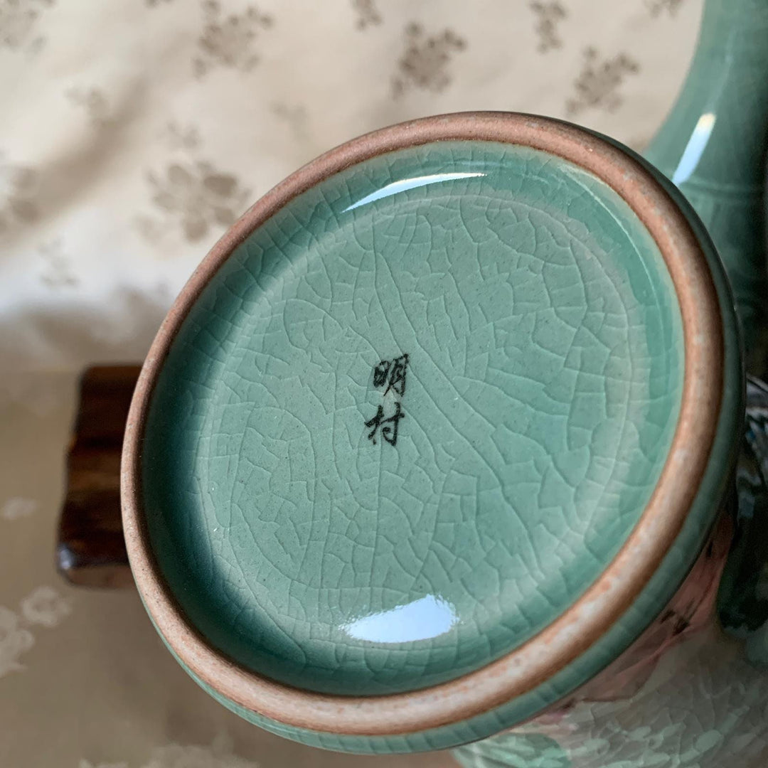 韓国の伝統的な鶴と雲を描いた青磁花瓶セット