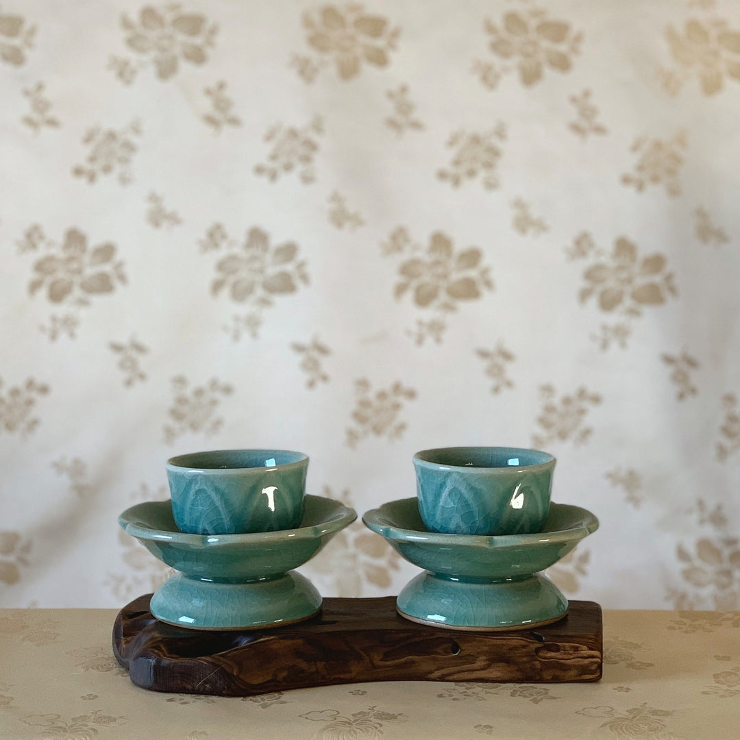 Einzigartiges, traditionelles koreanisches Celadon-Teetassen-Set mit Tellern