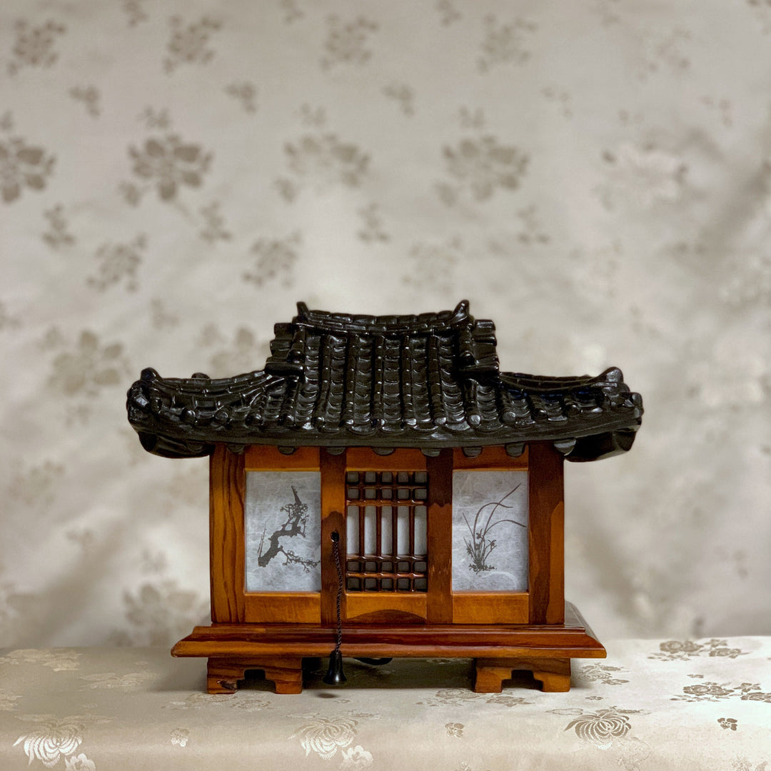 Koreanische traditionelle Akzent-Tischlampe aus Holz mit mittelgroßem Giwa-Dach