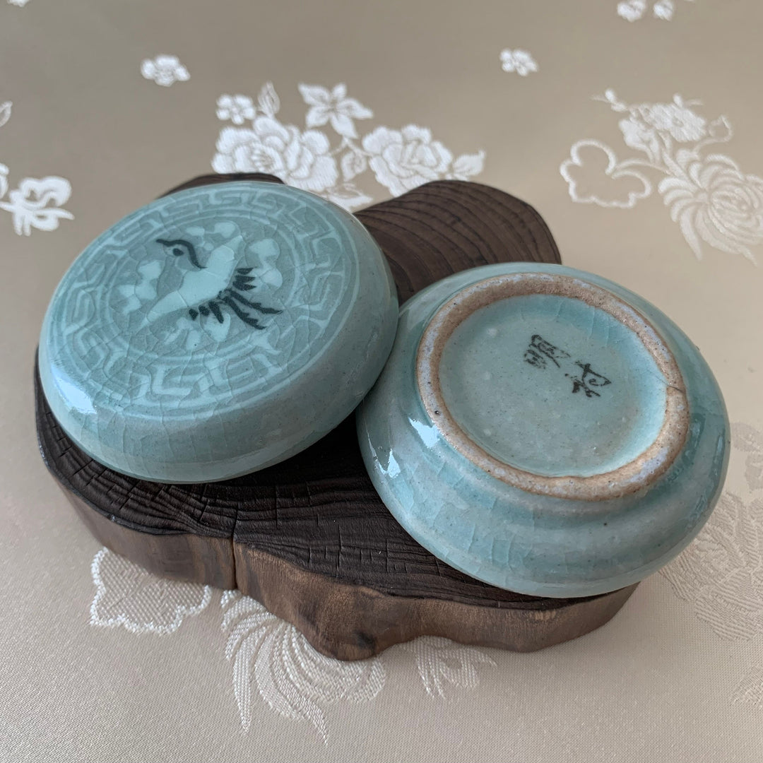 Celadon Covered Box with Inlaid Cloud and Crane Small Size (청자 상감 운학문 합)