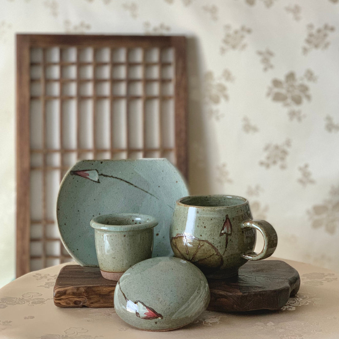 Seltene koreanische traditionelle Seerosenbecher aus Keramik