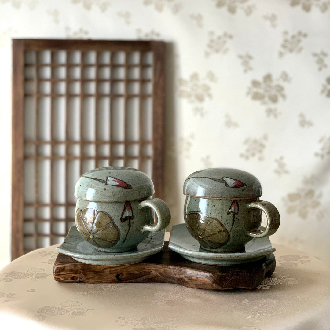 Seltene koreanische traditionelle Seerosenbecher aus Keramik