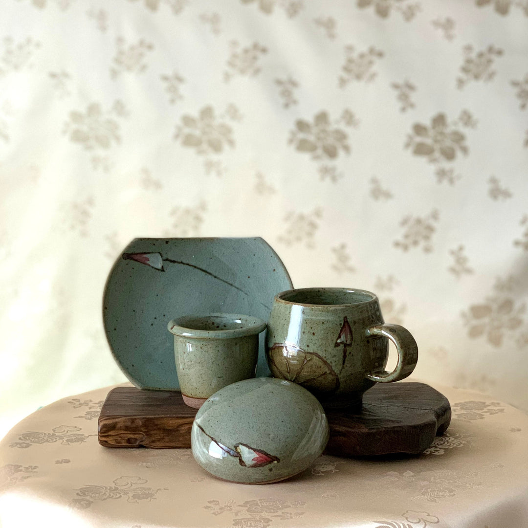 珍しい陶磁器の韓国の伝統的な睡蓮カップ