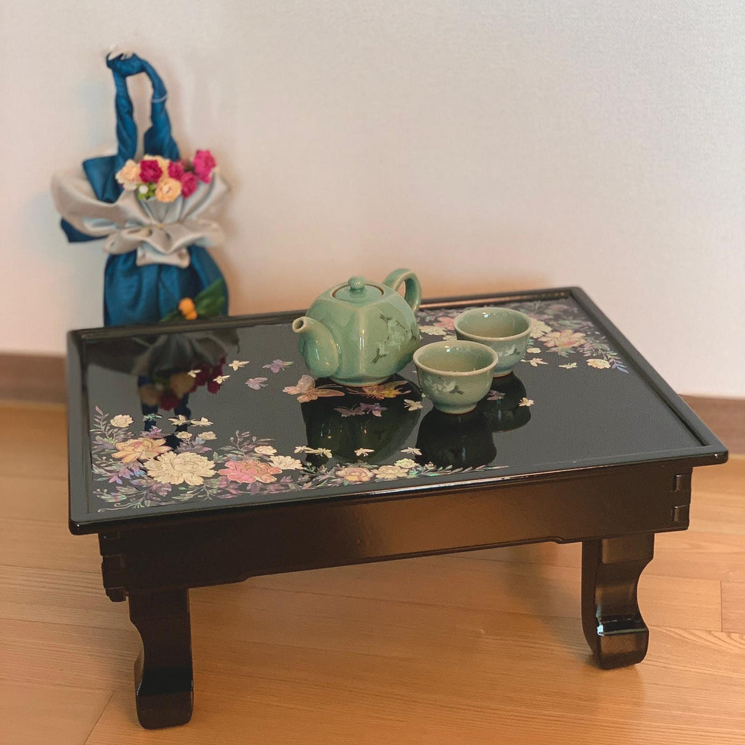 蝶と牡丹の螺鈿木製テーブル (자개 호접 목단문 상)