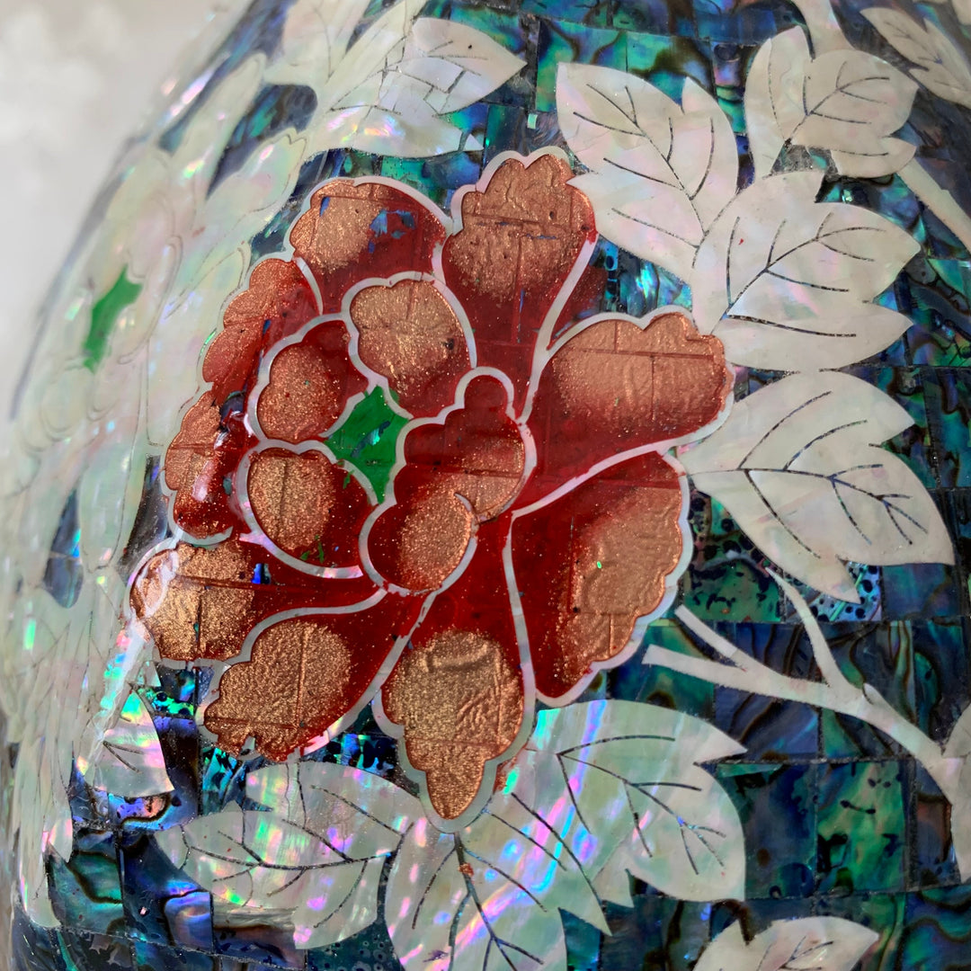 Mother of Pearl Vase with Butterfly and Peony Pattern (자개 목단문 호)