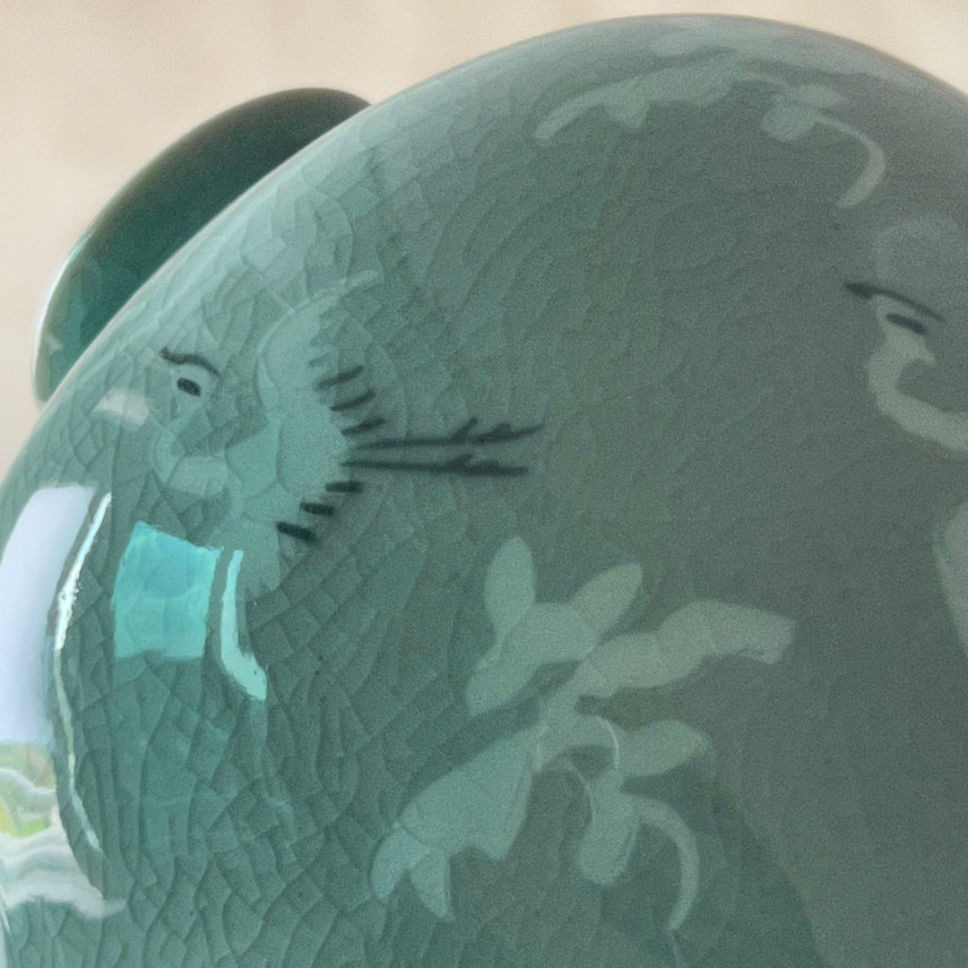 Erstaunliches koreanisches traditionelles Celadon-Vasen-Set mit Kranich- und Wolkenmuster