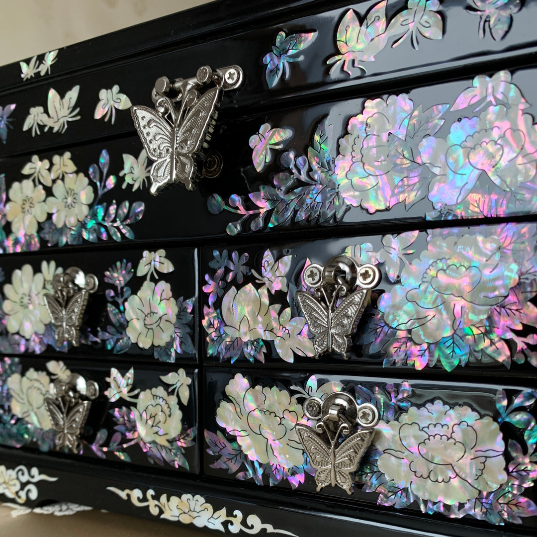 Mother of Pearl Handmade Black Jewelry Box with Butterfly and Peony Pattern (자개 호접 목단문 선비 보석함)