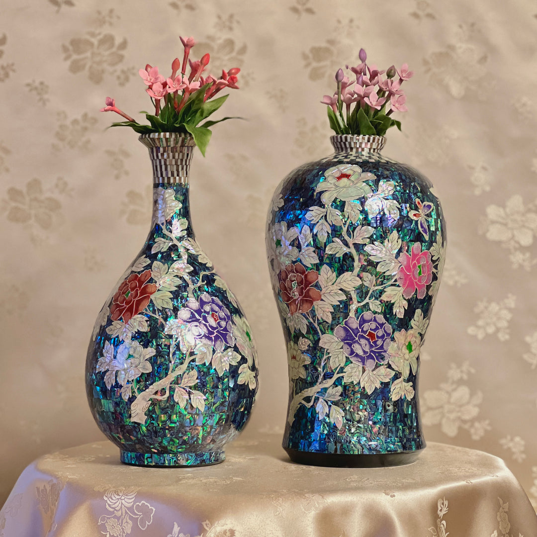 Perlmutt-Set bestehend aus zwei Vasen mit Pfingstrosenmuster (자개 목단문 매병 주병 세트)
