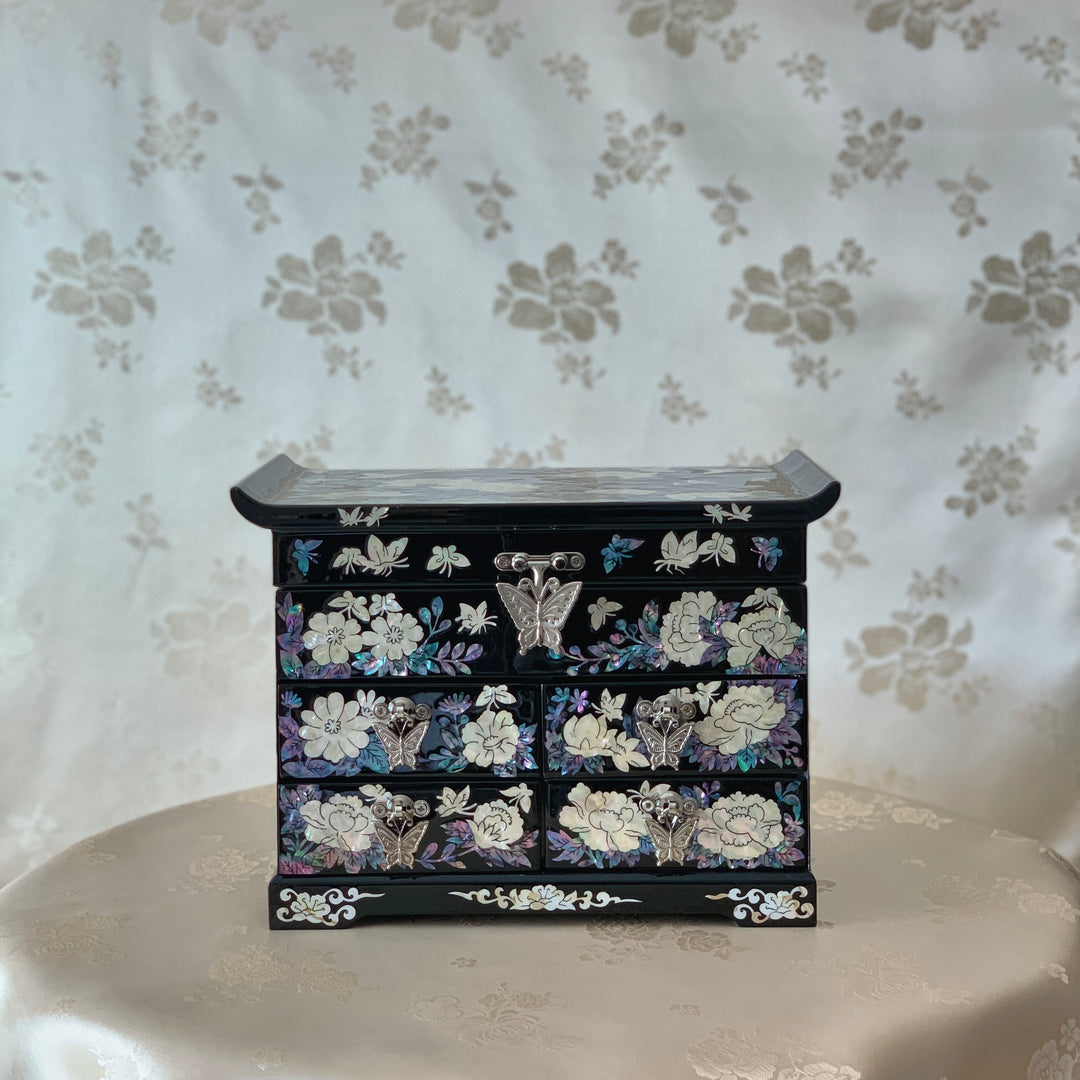 Königliche und seltene schwarze koreanische traditionelle handgefertigte Perlmutt-Schmuckschatulle mit Schmetterlingen und Blumen