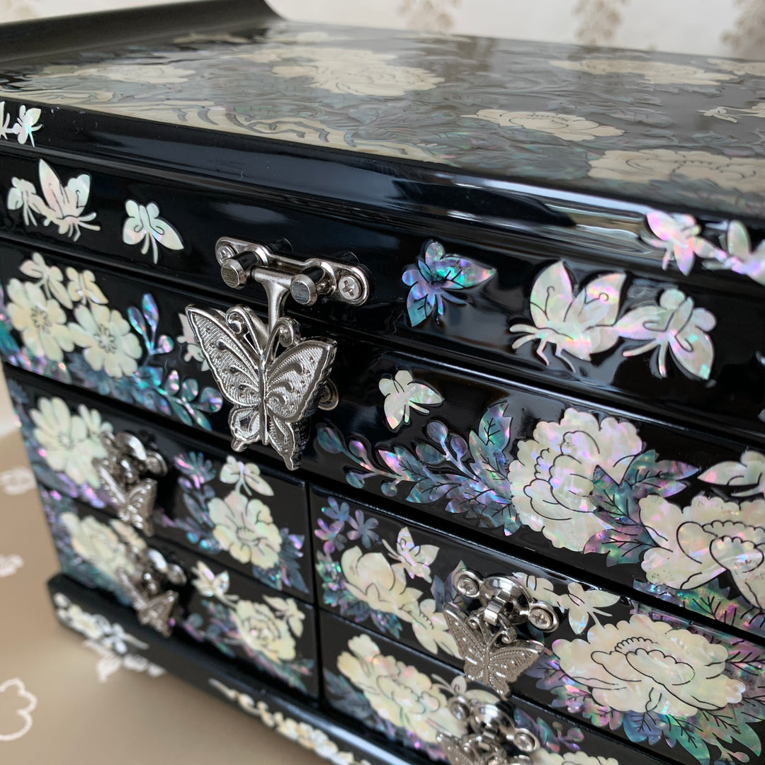 Mother of Pearl Handmade Black Jewelry Box with Butterfly and Peony Pattern (자개 호접 목단문 선비 보석함)