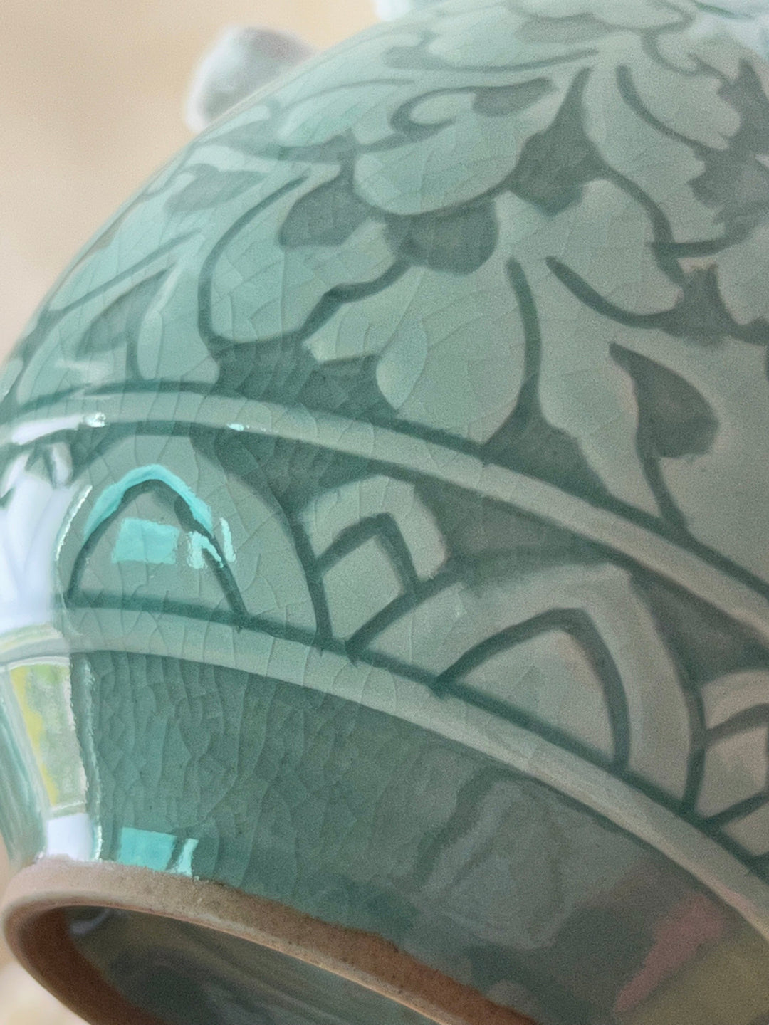美しい韓国の伝統的な唐草模様の青磁花瓶セット